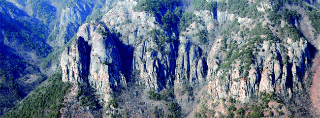 주왕산 국립공원의 바위절벽