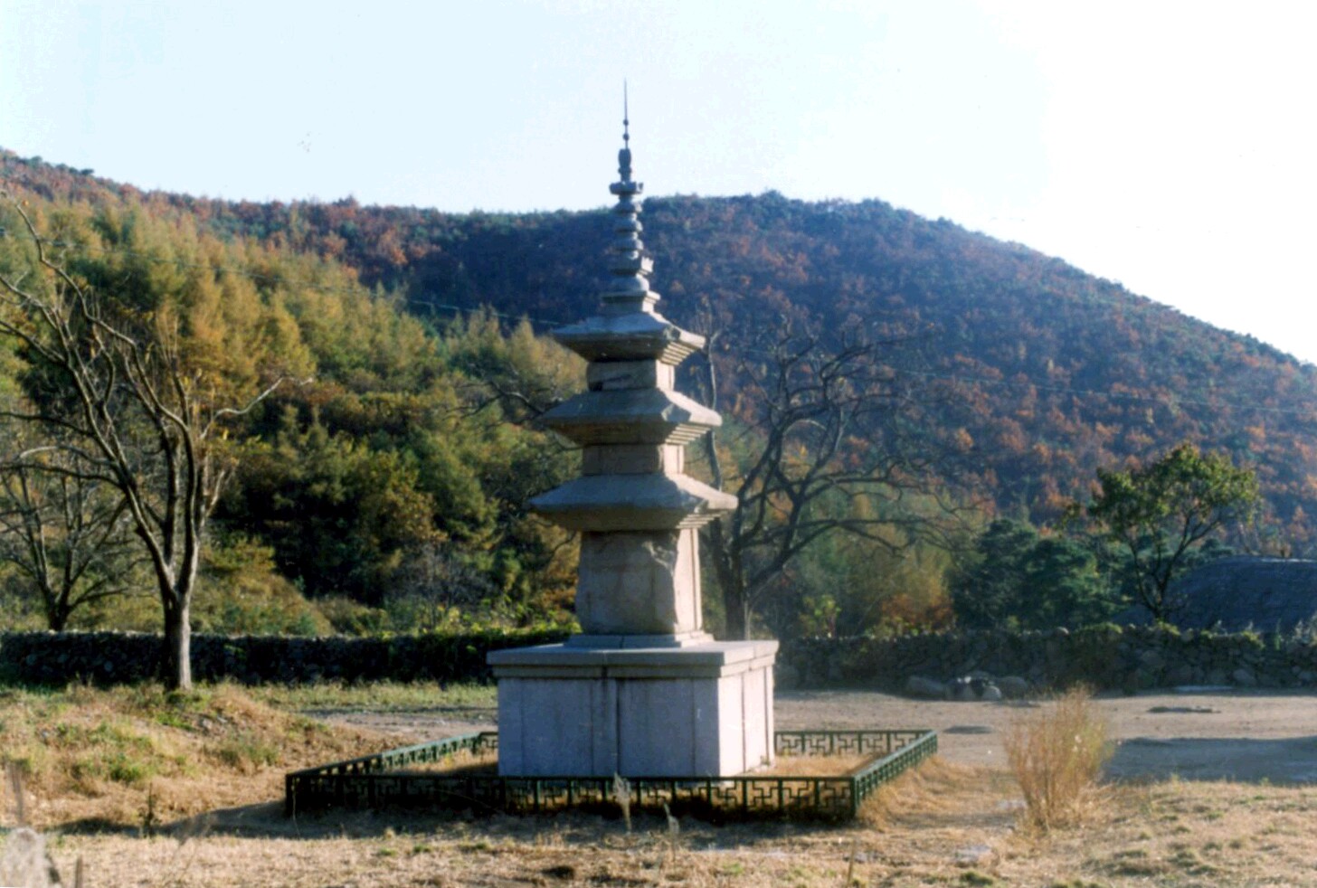 [보물  1188호] 경주 남산 천룡사지 삼층석탑