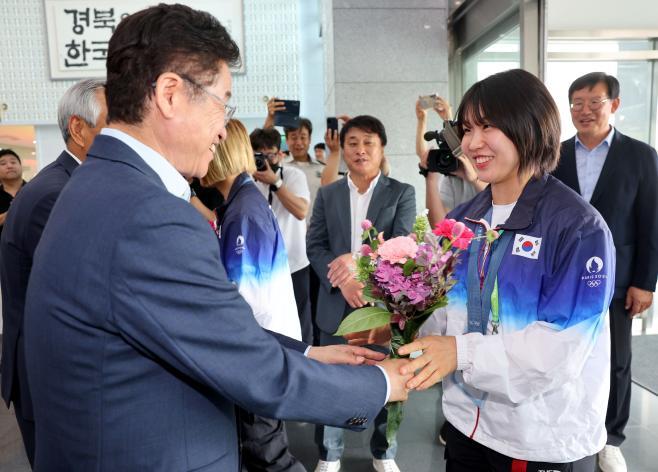 8.12_파리올림픽_출선_경북선수단_환영식1.jpg