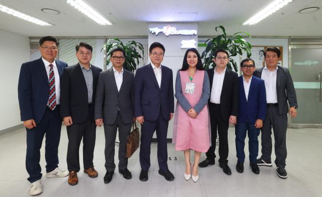 5._캄보디아_대사_면담1.jpg