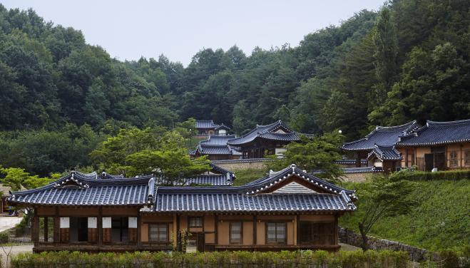 3._2025년_한옥집단마을_자원개발사업에_선정마을(안동_행복전통마을_전경).jpg