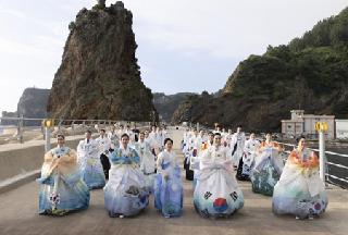 Showcasing the beauty of Hanbok in the easternmost point of Korea!